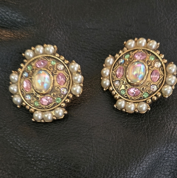 Macy's Elegant Gold and Pink Pearl Clip On Earrings - Picture 3 of 5